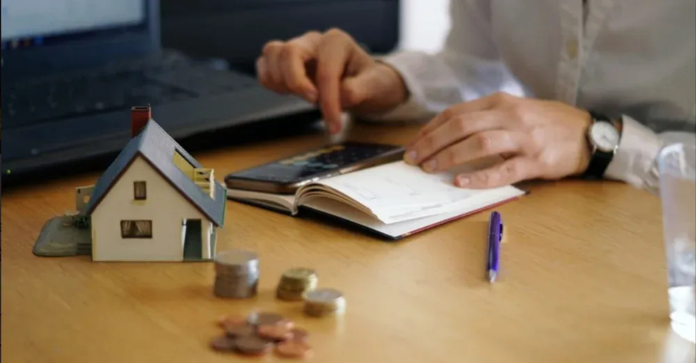 Important rules for saving money for the future