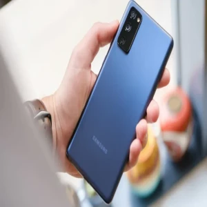 For the first time in nine years, Samsung shipments fell below 300 million